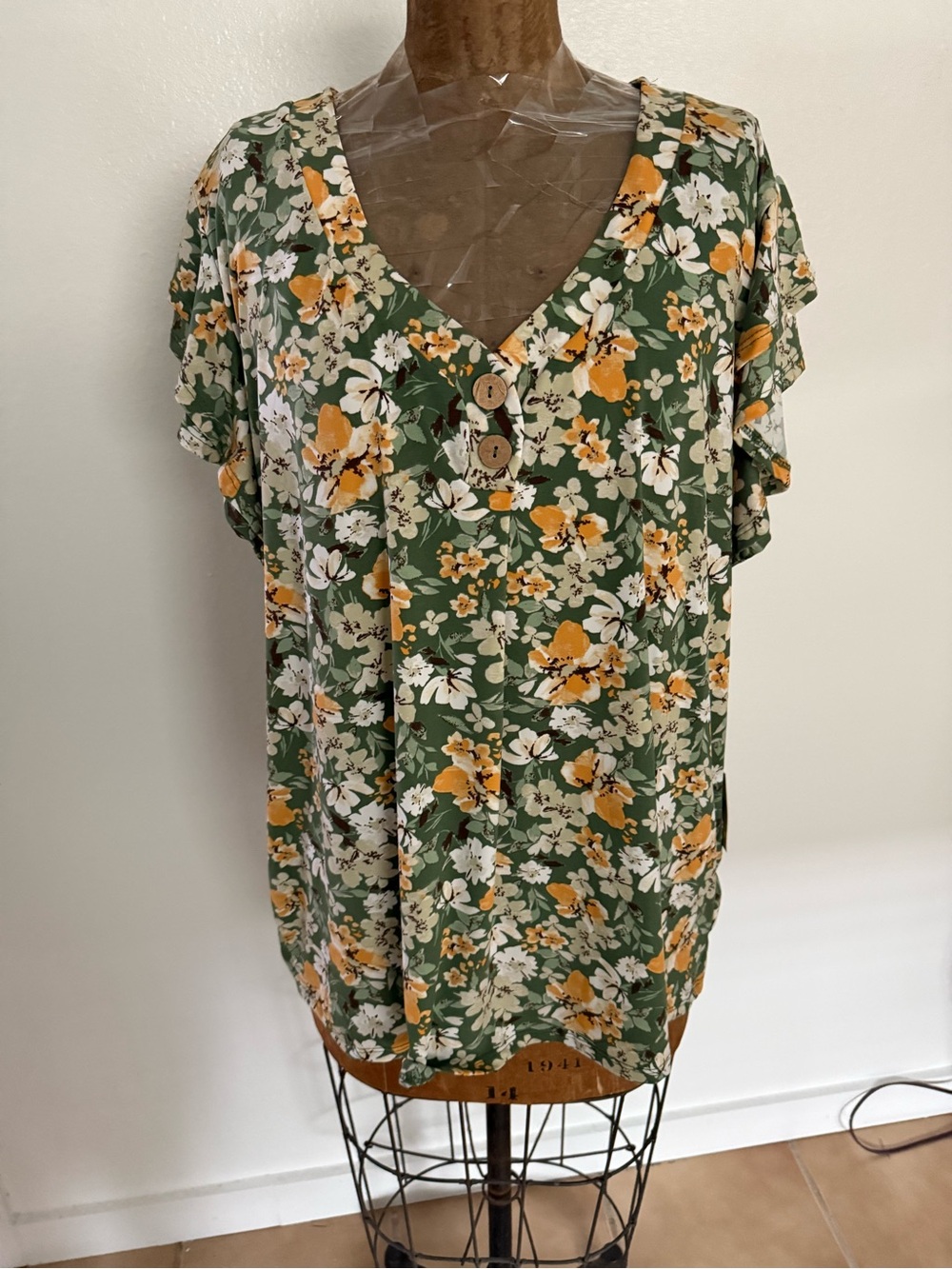 NWT  Fair Haven Green Floral V-Neck Short Sleeve Women's Top Size 3X